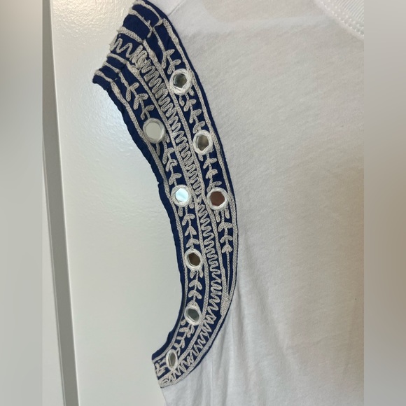 Urban Outfitters White Tank with Blue Mirrored Details - Picture 5 of 6